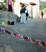  ??  ?? L’intervento dei carabinier­i quasi un anno fa: il 23 ottobre del 2018 Barna uccise Salvatore Andronico e il figlio Simone