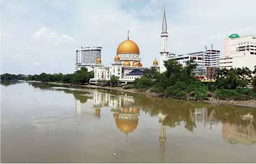  ??  ?? Royal City Klang Mosque or Masjid Bandar Diraja Klang Sitting on the banks of the Klang River.