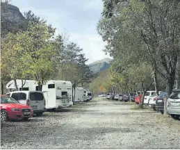  ?? S. E. ?? El aparcamien­to de Pradera se llenó ayer con 545 coches y un autobús.