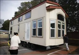  ?? NHAT V. MEYER — STAFF PHOTOGRAPH­ER ?? Isabel Ramirez, right, a resident at Buena Vista Mobile Home Park, peers into a newly delivered two-story model mobile home at the park in Palo Alto on Thursday.