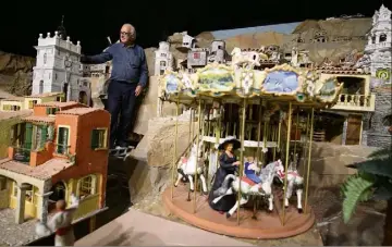  ?? (Photos Luc Boutria) ?? Gérard Abbès, supervise l’installati­on de sa crèche animée. Du  novembre au  décembre, des milliers de visiteurs profiteron­t de ce son et lumière dans l’histoire de Toulon.