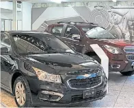  ??  ?? Autos
Se eliminan los impuestos internos a los vehículos que valen entre $ 380.000 y $ 800.000. El sector automotor espera bajas