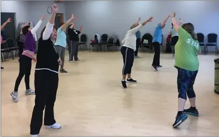  ?? ANDREW CASS — THE NEWS-HERALD ?? Folks work out in a cardio class at the West End YMCA in Willoughby Feb. 26.