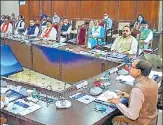  ?? PTI ?? ■
Madhya Pradesh CM Shivraj Singh Chouhan holds a meeting after the state cabinet expansion in Bhopal on July 2.
