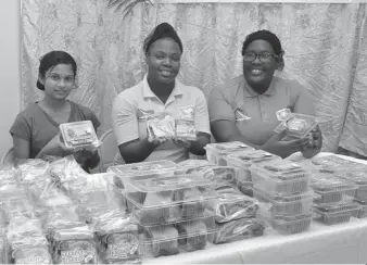  ??  ?? Exhibitors at the UncappeD expo display freshly baked and packaged goods.