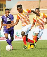  ??  ?? Ifeanyi Ifeanyi of MFM vies for the ball with Aremu Azeez of Sunshine during a league match