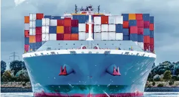  ??  ?? Deutschlan­d exportiert und importiert in hohem Maße Waren. Davon profitiere­n natürlich auch Reedereien, deren Containers­chif fe gut bestückt durch die Weltmeere schippern.