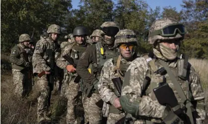  ?? Photograph: Anadolu Agency/Getty Images ?? Volunteers for the Ukrainian army receiving training in Kyiv last week.