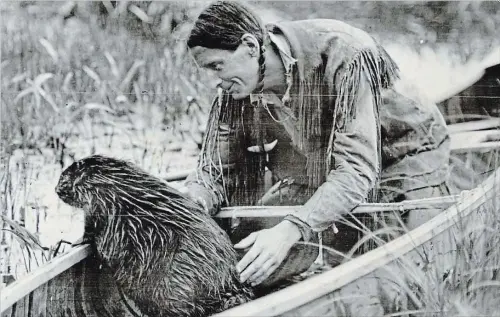  ?? TORONTO STAR FILE PHOTO ?? Archie Belaney, known as Grey Owl, with one of the beavers he adopted as a kit.