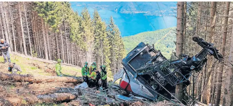  ?? FOTO: SASP PIEMONTE/DPA ?? Die Gondel stürzte vor genau einem Jahr in der Nähe des Gipfels der Stresa-Mottarone-Linie in der Region Piemont in die Tiefe.