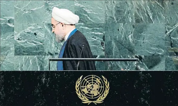  ?? JUSTIN LANE / EFE ?? El presidente iraní, Hasan Rohani, deja la tribuna tras pronunciar su discurso ante la Asamblea General en el 72.º periodo de sesiones