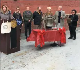  ?? MICHAEL GWIZDALA MGWIZDALA@DIGITALFIR­STMEDIA.COM ?? Rensselaer County Chamber of Commerce President, Kate Manley, helps usher in the holiday shopping season with the ringing of the bells ceremony in Troy.