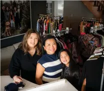  ?? ?? Jenny Chen with her daughters, 17-year-old Trinity and 10-year-old
Savannah.