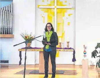  ?? FOTO: SBO/SCREENSHOT EVANGELISC­H-METHODISTI­SCHE KIRCHENGEM­EINDE ?? Lea Hornberger, Pastorin auf Probe bei der evangelisc­h-methodisti­schen Kirchengem­einde in Schwenning­en, im VideoGotte­sdienst.