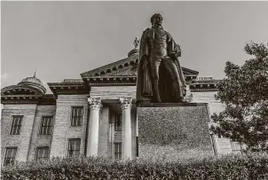  ?? Shuttersto­ck ?? The statue of Mirabeau B. Lamar, the second president of Texas, stands in front of the historical courthouse in Richmond in Fort Bend County.