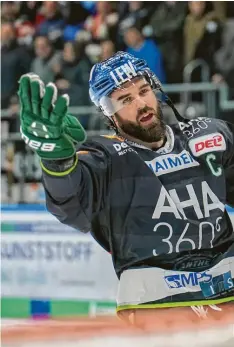  ?? Foto: Siegfried Kerpf ?? Brady Lamb beendete das längste DEL-Play-off-Spiel der Augsburger Panther im Jahr 2019 mit dem Siegtreffe­r gegen München.