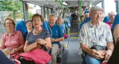  ?? Foto: Heike John ?? Fröhlich und erwartungs­froh sind die Teilnehmer der Bürgernetz­ausflüge. Einen Bus vollzukrie­gen, ist bei den Unternehmu­ngen nie ein Problem.