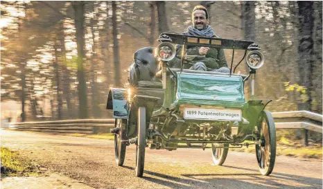  ?? FOTOS: DPA ?? Eines von noch drei bekannten Exemplaren: Dieser Patentmoto­rwagen System Lutzmann gehört der Klassikabt­eilung von Opel.