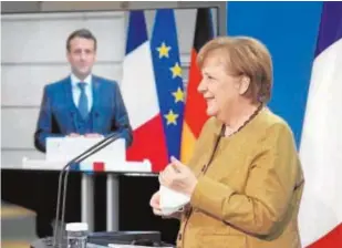  ?? EFE ?? Merkel y Macron (a través de la pantalla) se dirigen a los medios