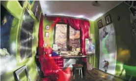  ??  ?? Pokój „Przeklęty obraz” w escape roomie w Al. Jerozolims­kich