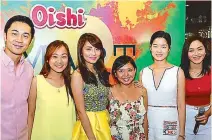  ??  ?? Part of the #OishiOWow Team: Slater Young; Cheri Gaw, assistant marketing manager for Oishi; Smart C+’s endorser Kathryn Bernardo; Sam dela Cruz, marketing officer for PR and digital for Oishi; Shera Tiu, marketing vice president for Oishi; and Bea...