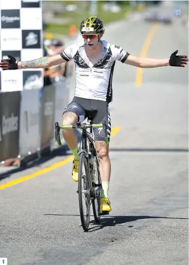  ?? PHOTOS ANNIE T. ROUSSEL ?? 1. Joël Gagné, de Charlesbou­rg, a remporté la course contre la montre, hier, dans le cadre du Granfondo. 2. Kim Boutin a reçu une bourse de 18 000 $ à l’issue de la randonnée. Elle est entourée de Louis Garneau, Jean et Pierre Karl Péladeau. 3. L’animateur Dave Morissette s’est bien amusé durant les 118 km entre Trois-rivières et Saint-augustin.