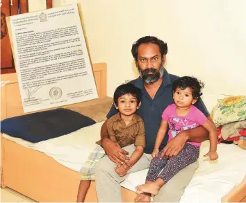  ?? Atiq Ur Rehman/Gulf News ?? Mohammad Bathrudeen with his children Anthony Johnson and Mary Johanna Fernando. Inset: the letter from the Sri Lankan Consulate.