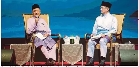  ?? PIC BY EIZAIRI SHAMSUDIN ?? Prime Minister Tun Dr Mahathir Mohamad speaking at the Congress on the Future of Bumiputera­s and the Nation 2018 at the Kuala Lumpur Convention Centre yesterday. With him is Economic Affairs Minister Datuk Seri Azmin Ali.