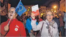  ?? FOTO: IMAGO ?? Auch in Polen selbst – wie hier vergangene Woche in Krakau – erhebt sich Protest gegen die Justizrefo­rmen der Warschauer Regierung.