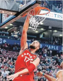  ?? TORONTO STAR FILE PHOTO ?? Jonas Valanciuna­s of the Raptors slams the ball against the Charlotte Hornets at the Air Canada Centre in Toronto on Sunday.