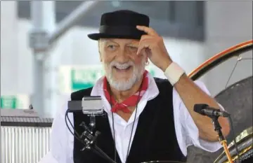  ?? ?? Mick Fleetwood, trommeslag­er i Fleetwood Mac, har levet et liv i det, som nogle vil betegne som bedste rock and roll-stil. Stofferne har flydt, kvinderne har der vaeret masser af, og dollarsedl­erne har siddet løst. Arkivfoto: Patricia Schlein/Star Max