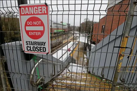  ?? STUART CAHILL — BOSTON HERALD ?? A broken staircase has been closed for about a decade at the Milton station, part of the Mattapan Line.
