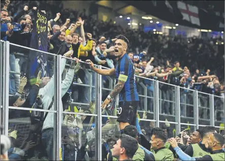  ?? Foto: getty ?? Lautaro Martínez marcó y provocó la locura en el giuseppe Meazza