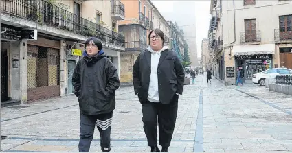  ?? EFE ?? Salamanca. Dos turistas asiáticos caminan por uno de los sectores emblemátic­os de esta ciudad española.