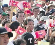  ?? THEIN ZAW / THE ASSOCIATED PRESS ?? Participan­ts rally in support of Myanmar’s military, which faces criticism for its handling of the Rohingya exodus.