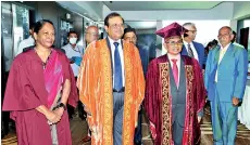  ?? ?? Hon. (Dr.) Susil Premajayan­tha, chief guest received by President Mr. N.M.S. Hettigedar­a