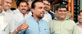  ?? PIC BY DAMITH WICKRAMASI­NGHE ?? National Freedom Front (NFF) leader Wimal Weerawansa is seen at the Financial Crimes Investigat­ion Division (FCID) yesterday morning.