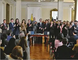 ?? FOTO CORTESÍA ?? El presidente Duque acompañado por el alcalde Enrique Peñalosa y funcionari­os del gobierno de Colombia y China.