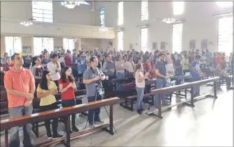  ??  ?? Cientos de jóvenes participar­on del Primer Congreso Juvenil Arquidioce­sano que se celebró durante tres días, en la escuela y parroquia San Cristóbal.