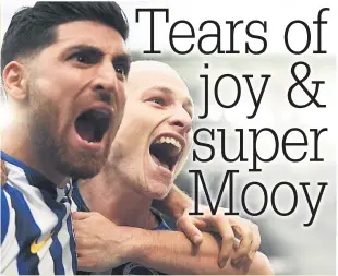  ??  ?? Mooy celebrates his goal with fellow Brighton scorer Jahanbakhs­h