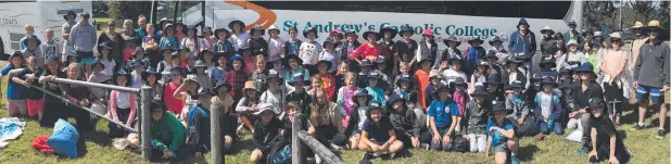  ?? Picture: ST ANDREW’S CATHOLIC COLLEGE ?? WEEK AWAY: The St Andrew’s Year 5 cohort at what was an activities-filled camp at Tinaroo.