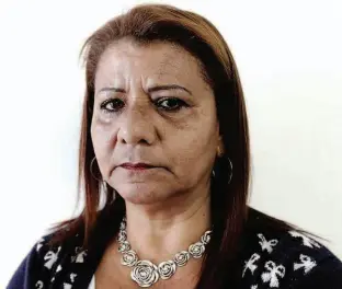  ?? Rivaldo Gomes/Folhapress ?? A servente Ana Maria Rodrigues da Silva, 55 anos, pediu uma certidão de tempo de contribuiç­ão que, segundo ela, veio com erro e aguarda a correção