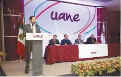  ??  ?? Presencia. La toma de protesta corrió a cargo del rector de la UANE, Jorge Verástegui.