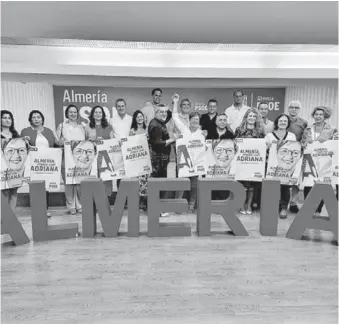  ?? ?? Los populares eligieron la Plaza Pablo Cazard de la capital para arrancar la campaña electoral. Los socialista­s lo hicieron en su sede provincial.
LA VOZ