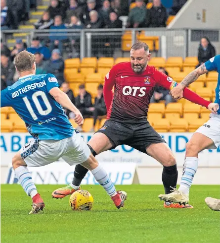  ?? Pictures: SNS Group. ?? He shall not pass: Saints defenders close ranks to prevent Kris Boyd getting a shot in and, below, Tony Watt challenges Killie’s Chris Burke.