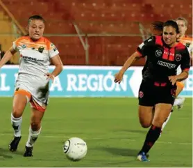  ?? PRENSA ALAJUELENS­E ?? Las leonas llevan 4 puntos en el torneo.