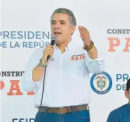  ??  ?? El presidente Duque en un taller Construyen­do País.