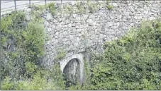  ??  ?? Le pont de Labesou, sur la commune de Boussenac Photo CD09.