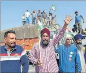  ?? PTI ?? Farmers protesting against the new agri laws on the KMP Expressway in New Delhi on Saturday.