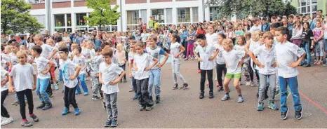  ?? SZ-FOTO: KÖ ?? Die Grundschül­er zeigten allen Gästen und Mitschüler­n, wie fit sie sind.